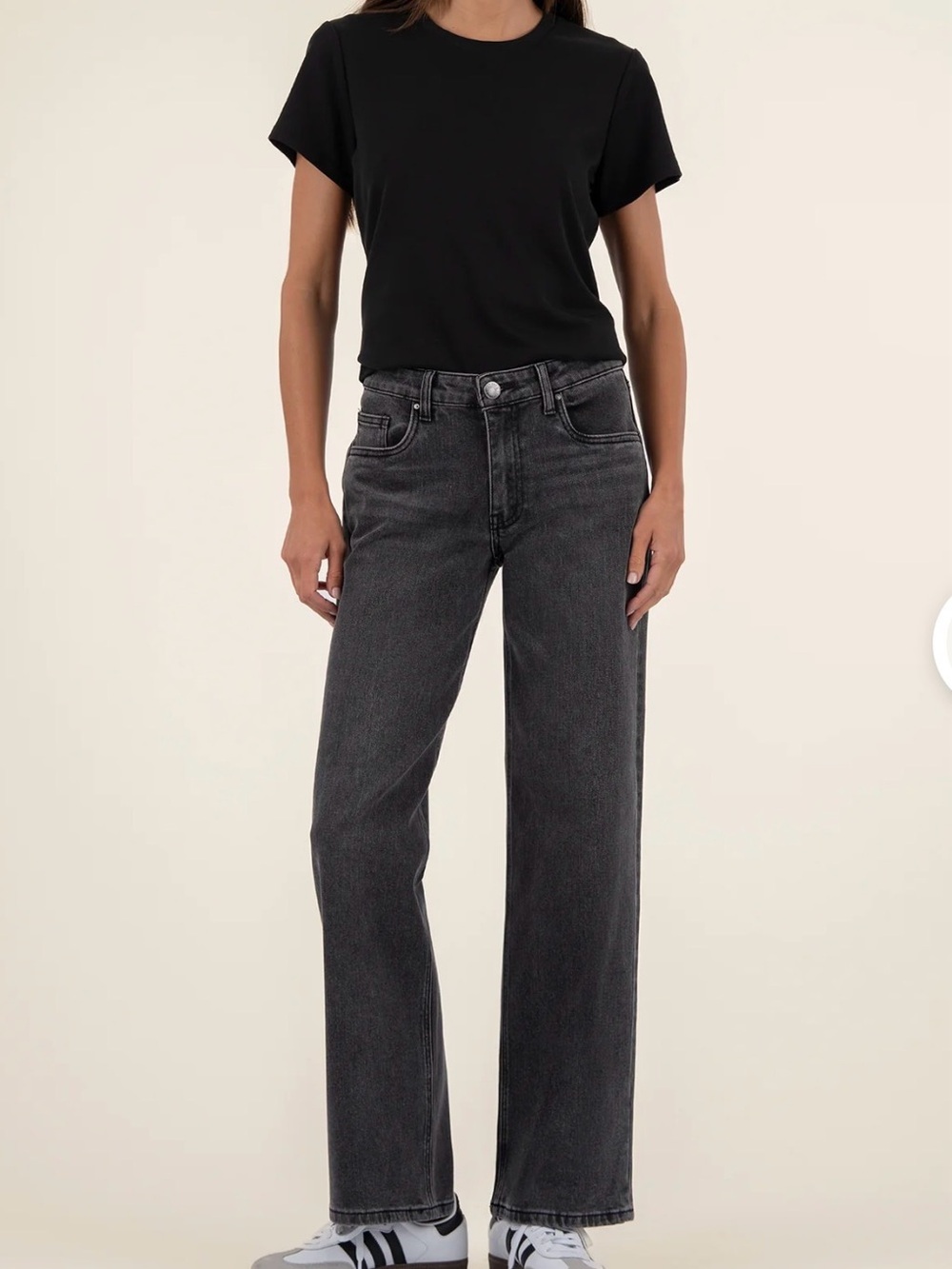 Kut from the Kloth Low Rise Selina BaggStraight Leg Jeans in Fateful Black Wash